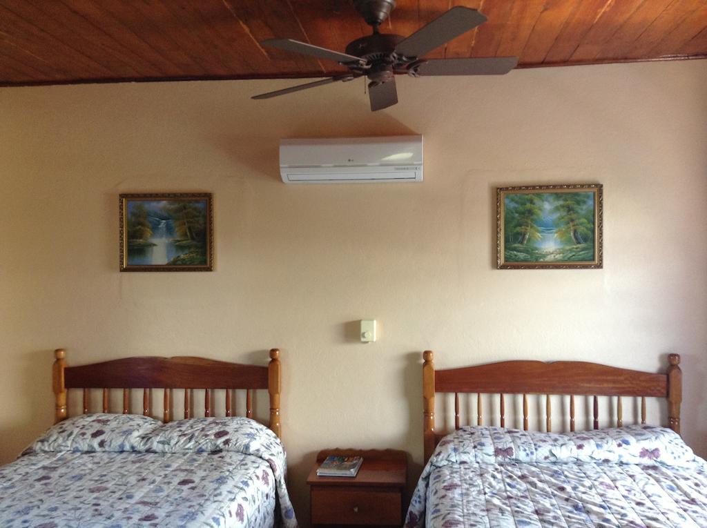 Anchorage Beach Resort Caye Caulker Εξωτερικό φωτογραφία